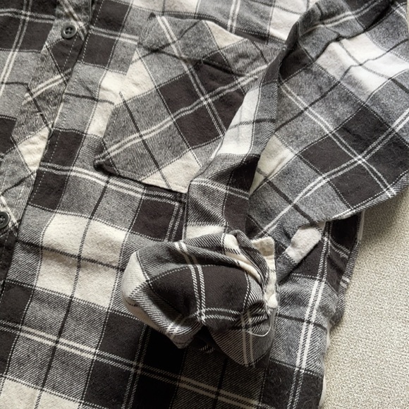 Women’s Flannel - Picture 3 of 4
